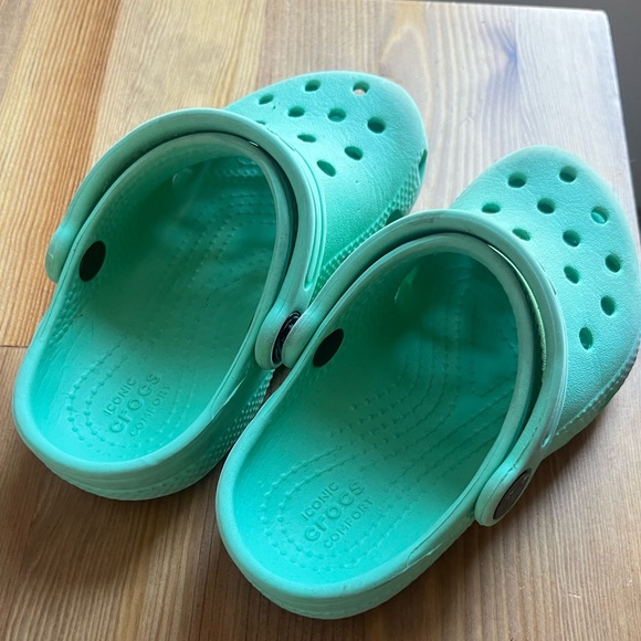 Used crocs - Picture 2 of 3